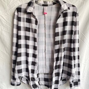 No Boundaries Black and White Checkered Flannel Top